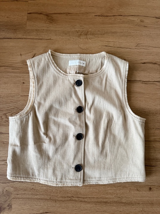 Zara Tops - Zara Women’s Medium Crop